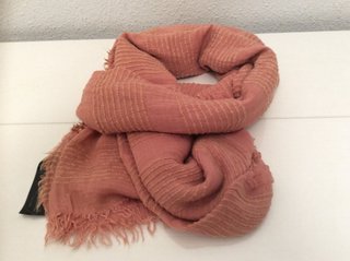 Foulard estampado floral y otros. 19,62€ unidad