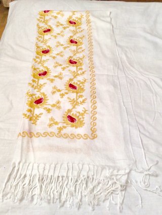 Foulard estampado floral y otros. 19,62€ unidad
