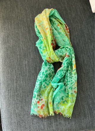 Foulard estampado floral y otros. 19,62€ unidad