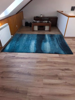 Alfombra azul y gris de poliéster