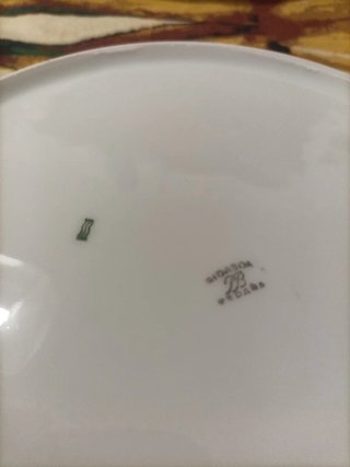Juego de Platos blanco y dorado