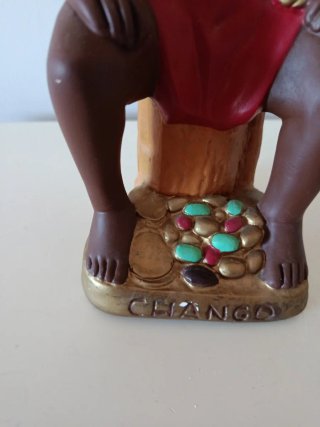 Figura Changó Sentado con Corona y Joyas 32 cm