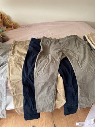 Pantalones de hombre varios colores.