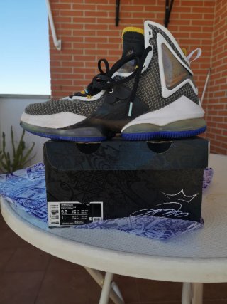 Nike Lebron XIX Black University Gold