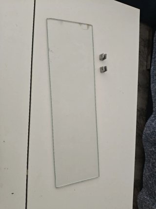Estante de cristal con soportes