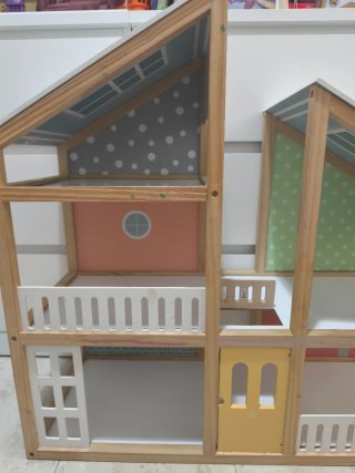 Casa de muñecas de madera