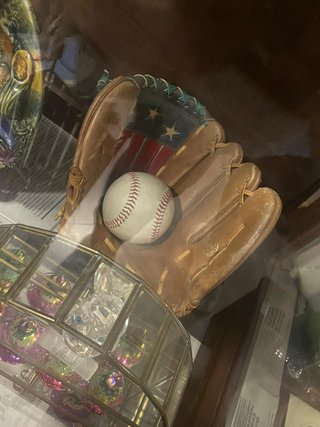 Guante y pelota de béisbol antiguo EEUU