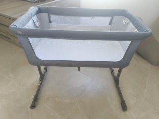 Cuna colecho Chicco gris