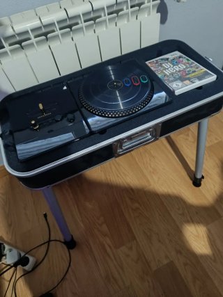 DJ Hero Renegade Edition per Wii + Valigia