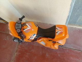 Moto correpasillos naranja