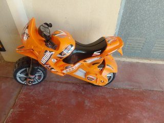 Moto correpasillos naranja
