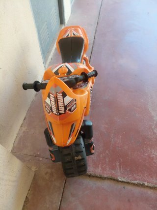 Moto correpasillos naranja
