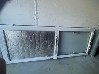 Puerta aluminio blanco cristal y cerradura 75x200