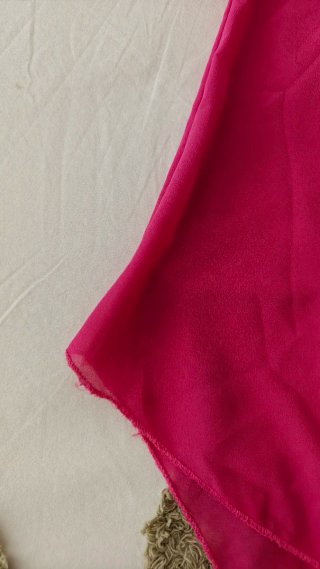 Blusa rosa con encaje