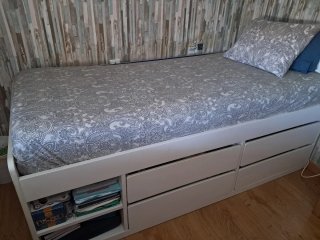 Cama individual con cajones