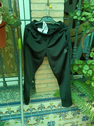 Pantalón chándal Reebok negro