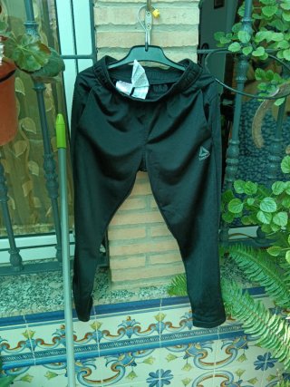 Pantalón chándal Reebok negro