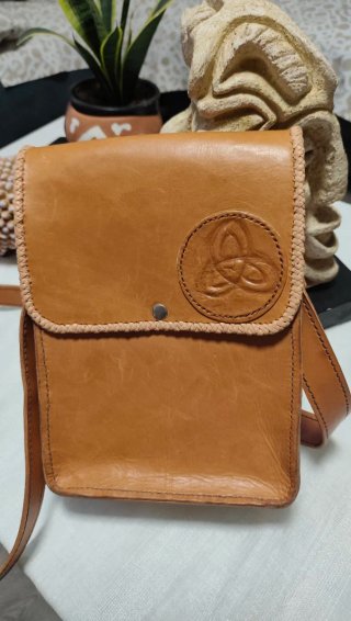 Bolso artesanal de cuero