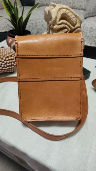 Bolso artesanal de cuero