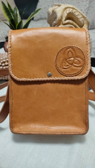 Bolso artesanal de cuero