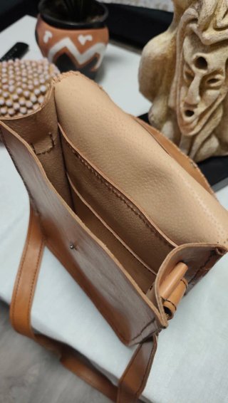 Bolso artesanal de cuero