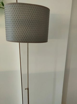 Lámpara de pie ALANG gris y plateada