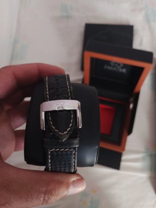Reloj Jaguar Negro y Dorado