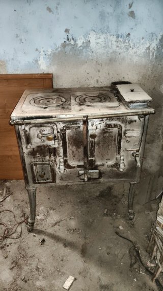 Estufa antigua de leña