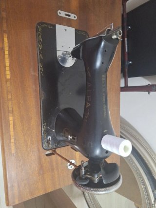 Máquina de coser antigua Alfa tapa 2 golpes