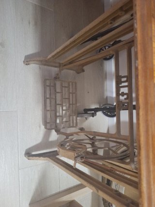 Máquina de coser antigua Alfa tapa 2 golpes
