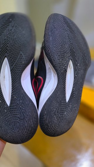 Zapatillas Nike Lebron James Negras y Rojas