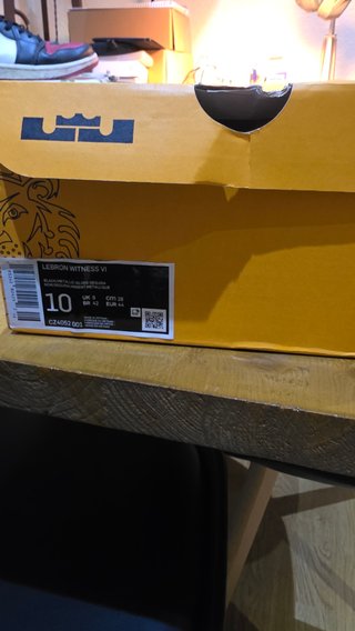 Zapatillas Nike Lebron James Negras y Rojas