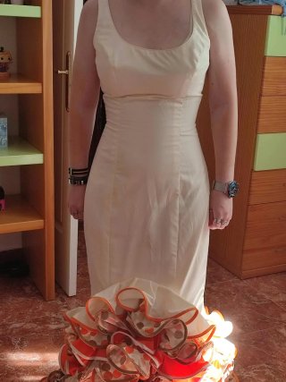 Traje de flamenca volantes naranja y blanco