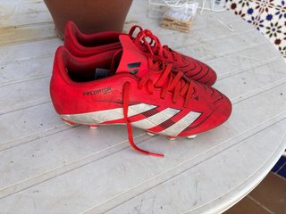 Botas de fútbol Adidas Predator rojas