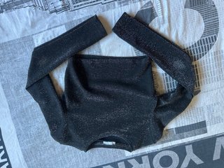 Top Bershka negro brillante manga larga