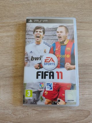 Pacchetto 3 Giochi PSP: Monster Hunter, FIFA, Invizimals