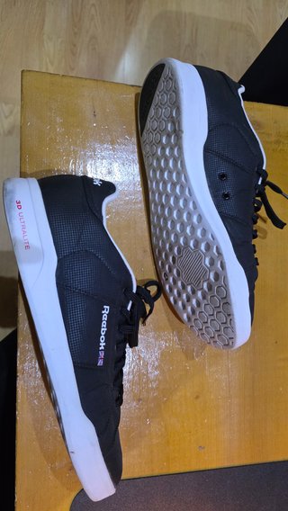 Zapatillas Reebok Negras y Blancas