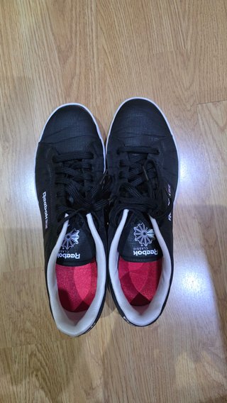 Zapatillas Reebok Negras y Blancas