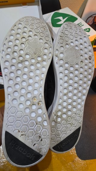 Zapatillas Reebok Negras y Blancas