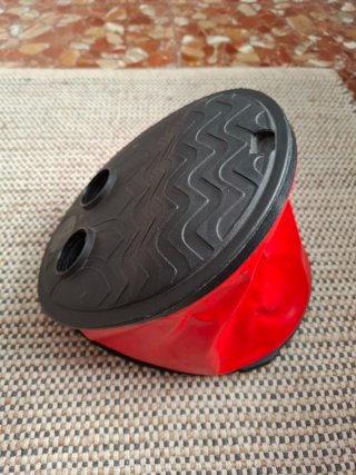 Inflador manual rojo con accesorios