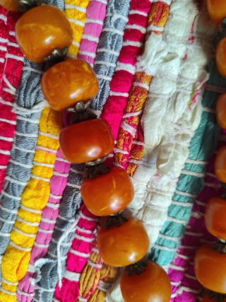 Collana con perle color ambra