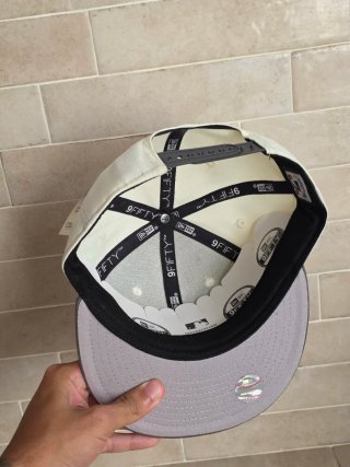 Gorra New Era 9FIFTY Beige y Gris
