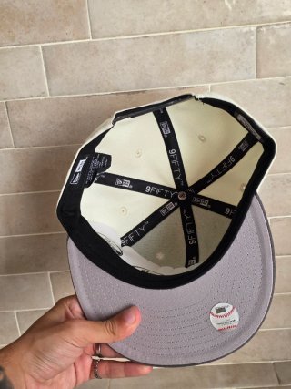 Gorra New Era 9FIFTY Beige y Gris