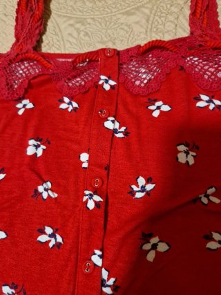 Camiseta tirantes roja flores