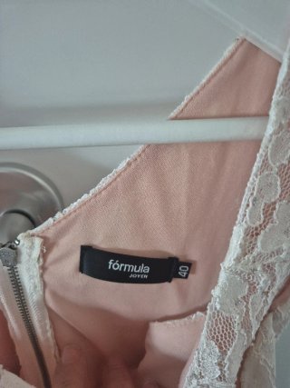 Vestido fiesta encaje rosa con brillos.  El Corte