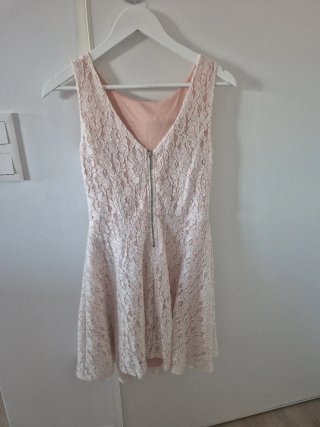 Vestido fiesta encaje rosa con brillos.  El Corte