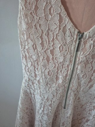 Vestido fiesta encaje rosa con brillos.  El Corte