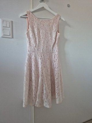 Vestido fiesta encaje rosa con brillos.  El Corte