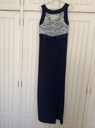 Vestido largo azul y blanco con encaje de seda