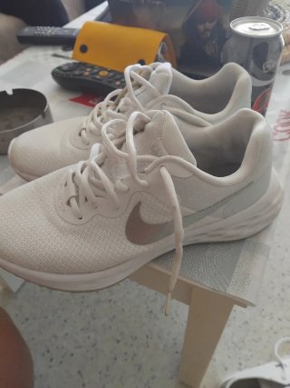 Scarpe da tennis Lacoste donna 37-38 e Nike 38 a 50€